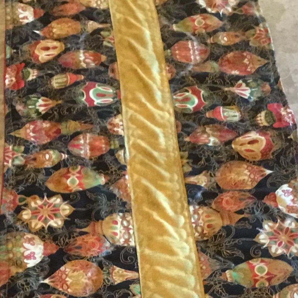 NWT Hand Crafted Quilted Holiday Ornaments Runner
